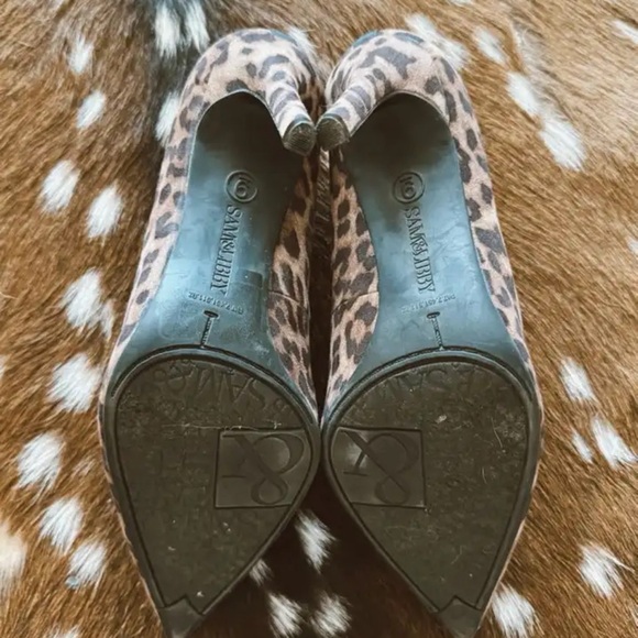 Leopard Print Pumps - Picture 2 of 2